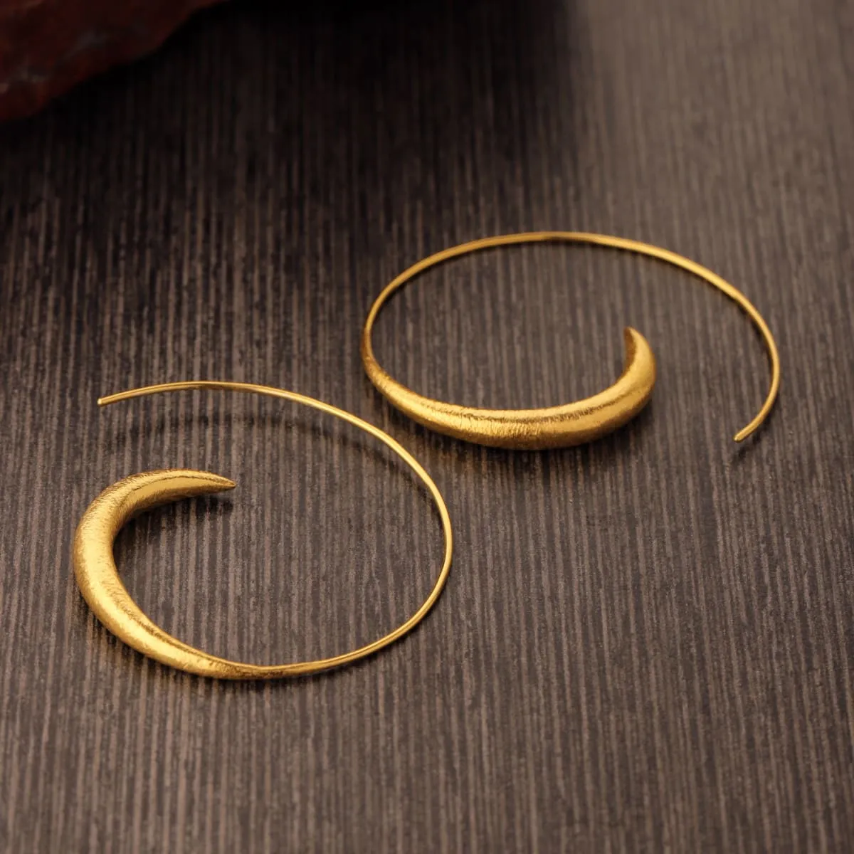 Hoop Earrings in Solid Silver Minimalist Lightweight Hoops / Bridesmaid Earring / Delicate Hoop Earrings / Gold Earrings Scratched Finish