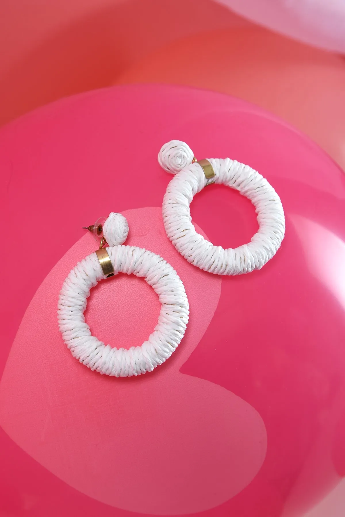 WHITE STRAW HOOP EARRINGS