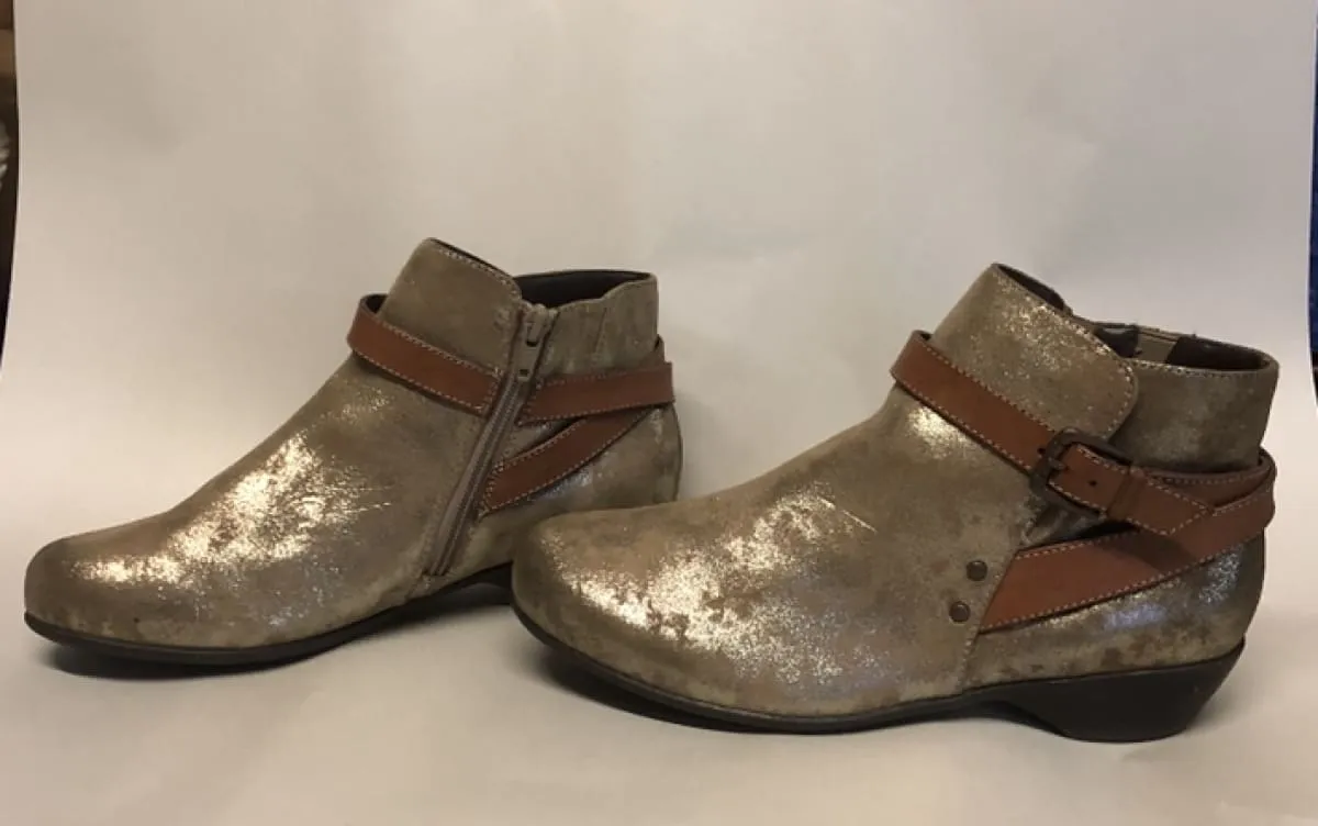 Women's Comfortiva •Ryder• Buckle Strap Bootie -Size 8W-  Anthracite Leather