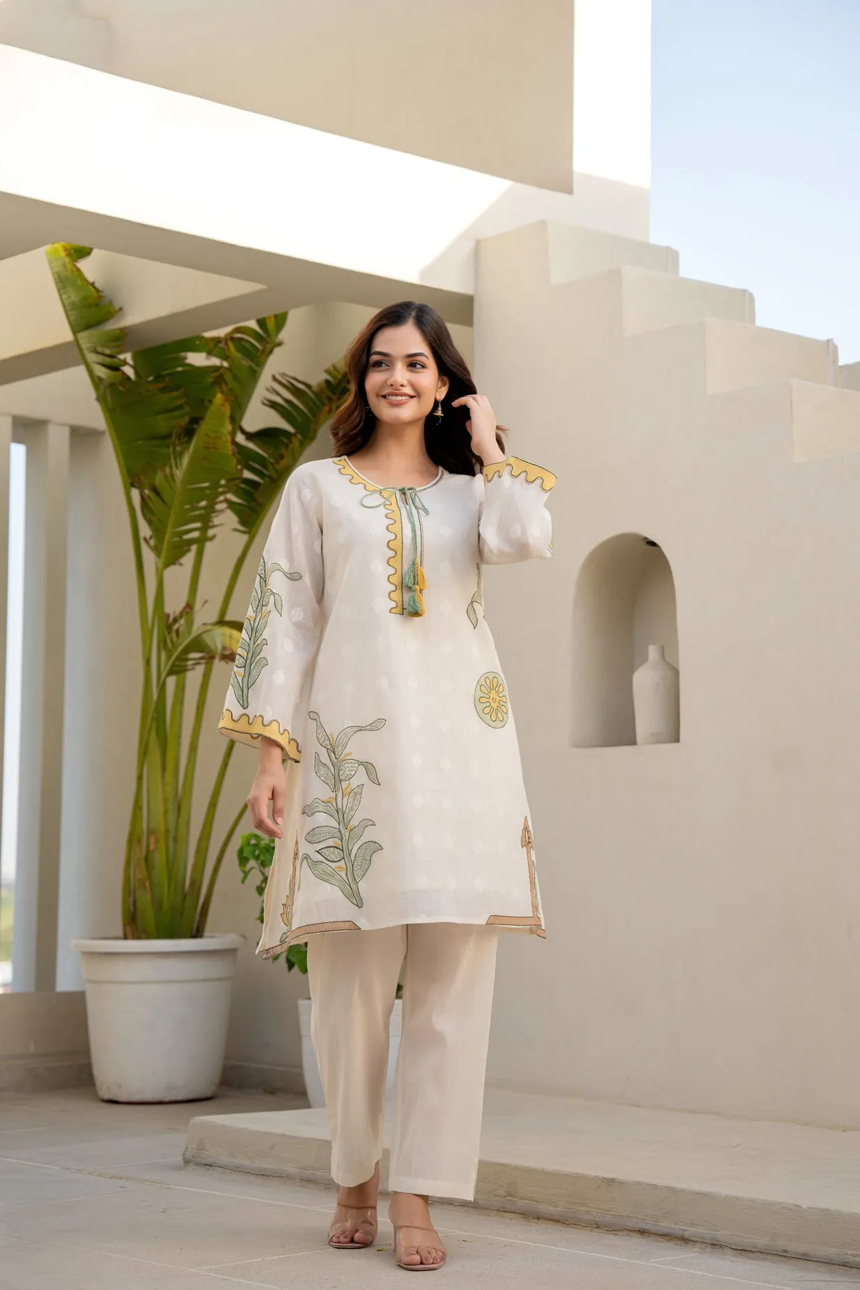 Women's Off-White Cotton Dobi Thread Embroidery Kurta with Pant