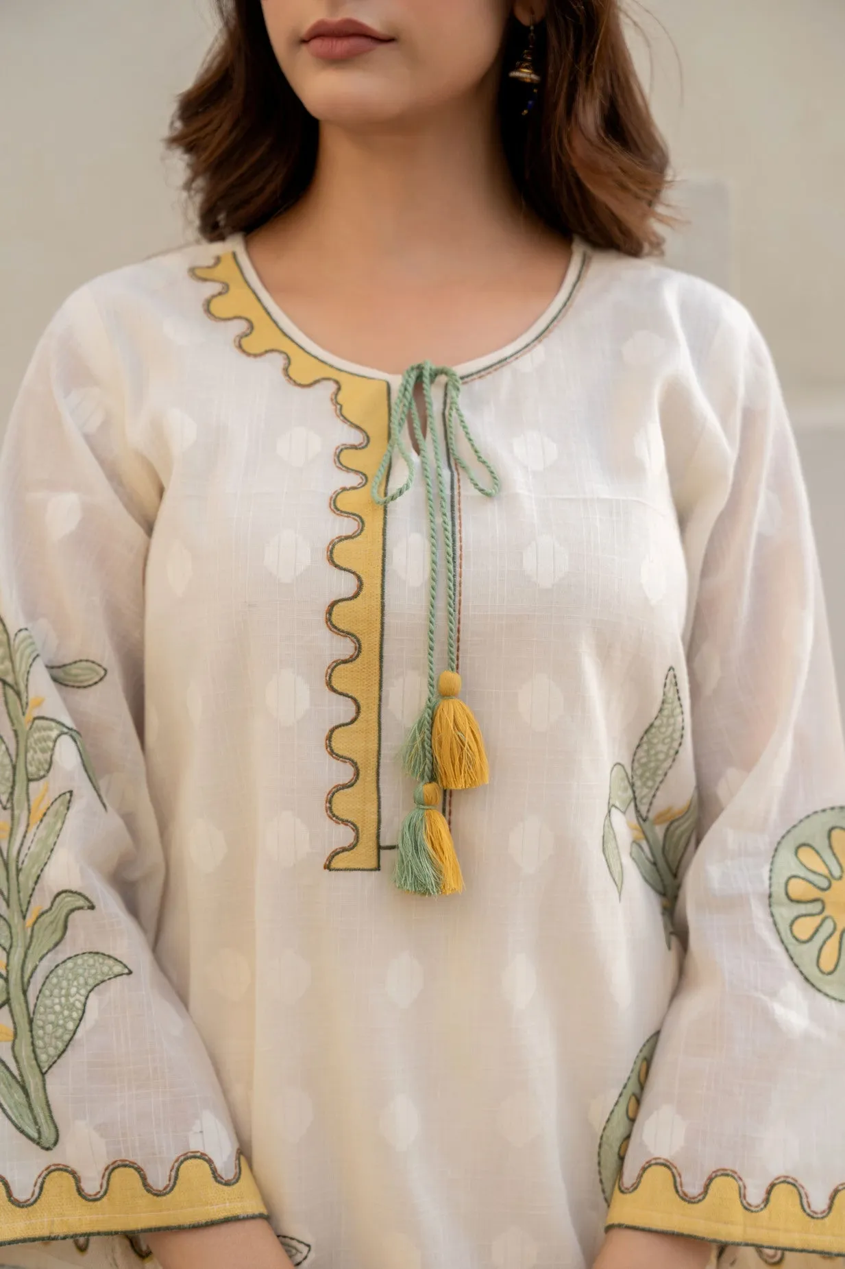 Women's Off-White Cotton Dobi Thread Embroidery Kurta with Pant