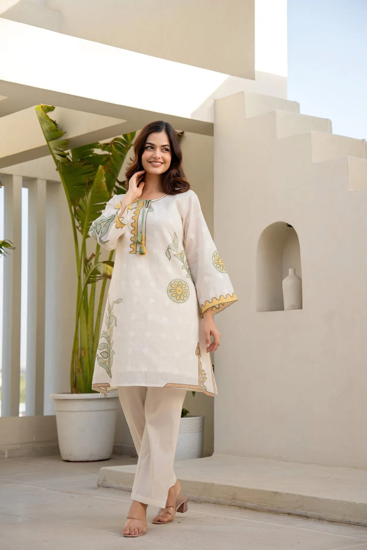 Women's Off-White Cotton Dobi Thread Embroidery Kurta with Pant